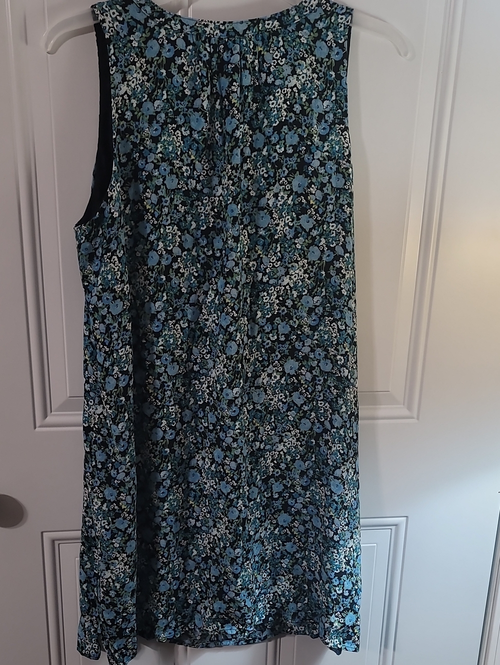 LOFT Blue and Black Floral Sleeveless Shift Dress - Picture 4 of 5